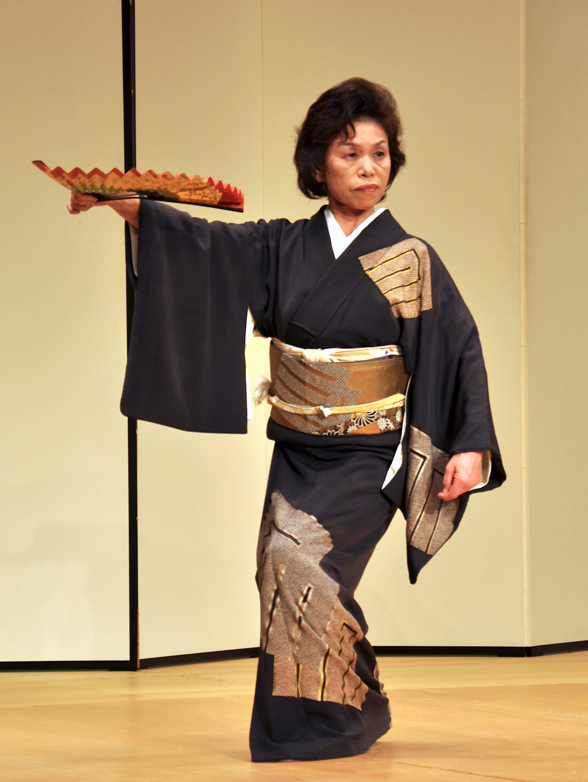 日本舞踊舞台衣装 日本舞踊 藤間紋 藤花刺繍 手書き 作家物 - 着物